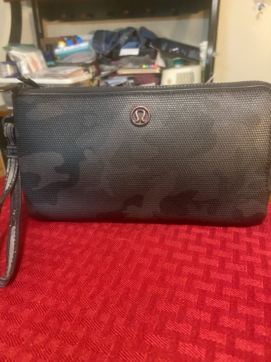 lululemon athletica Handbags - lululemon athletica Double Zip Black Camo Wristlet